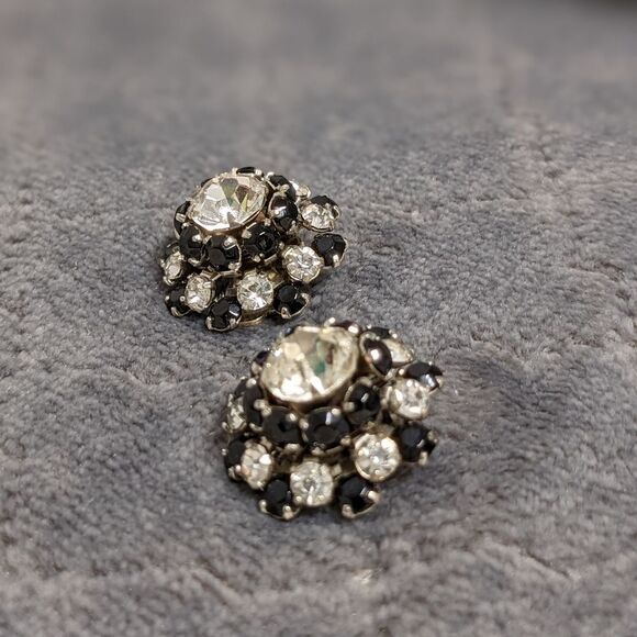 Vintage 60's Black & Clear Rhinestone Button Clip Earrings - Picture 11 of 11